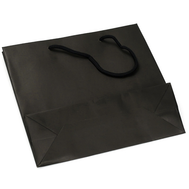Bolsas de papel Kraft negras personalizadas baratas con estampado en caliente de oro de alta calidad con hilo de PP