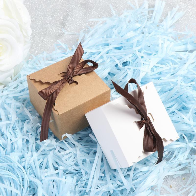 Гроздобер ретро крафт хартија во боја Бела мини кутија за хартија Мала кутија за бонбони Пакување торта со панделка DIY Роденден
