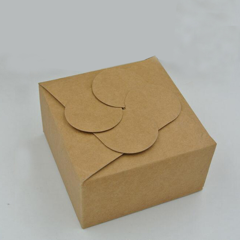 結婚披露宴のギフトの好意の包装のためのクラフト紙の正方形のキャンデー箱