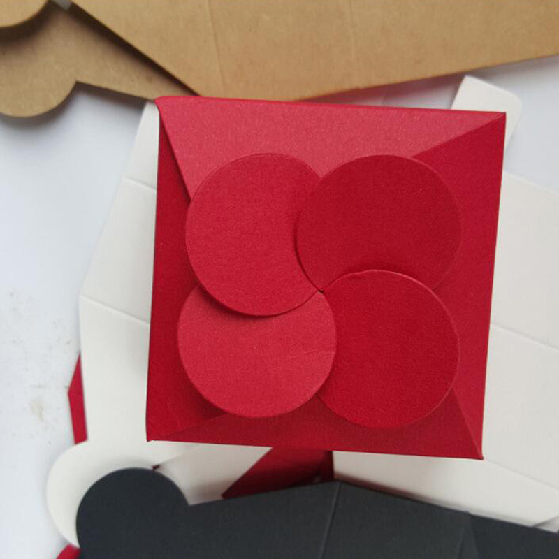 Kraftové papírové čtvercové bonboniéry pro svatební dárkové balení