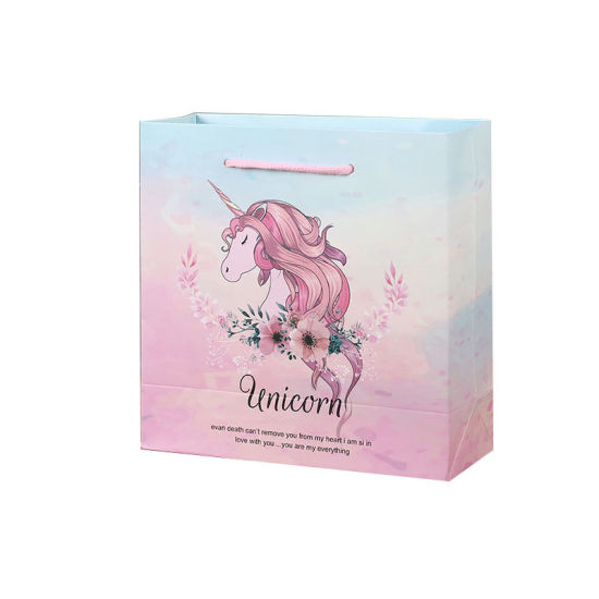 Iwọn L20 * 8 * 20cm Unicorn Design White Paper Gift Bag Wholesale