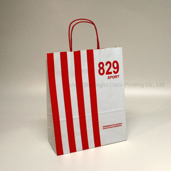 Ručne vyrobená roztomilá darčeková papierová taška v červenej a bielej farbe s prúžkami a bielou niťou